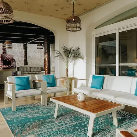 Villa Corona 6 Bedroom Luxury Mansion