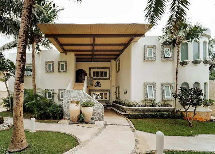 6 Bedroom Luxury Mansion *