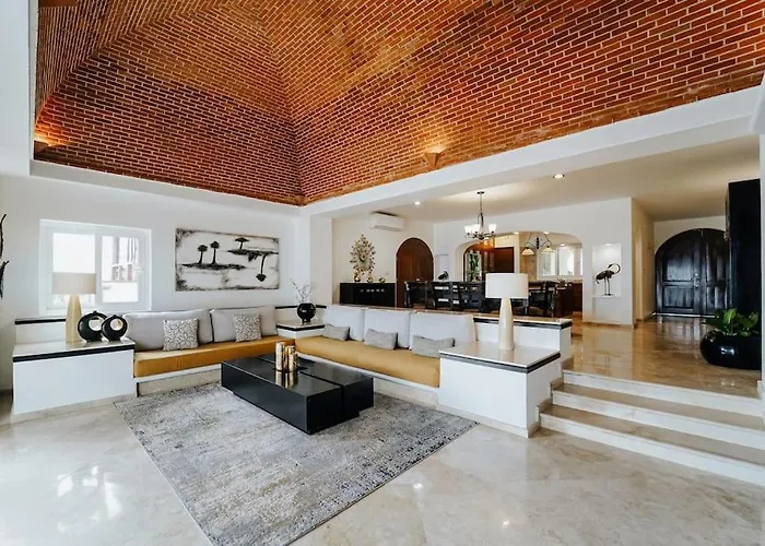 6 Bedroom Luxury Mansion Hotel