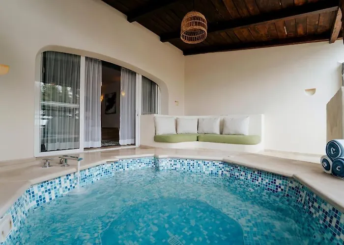 Hotel 6 Bedroom Luxury Mansion