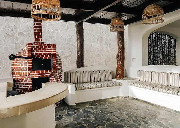 6 Bedroom Luxury Mansion *