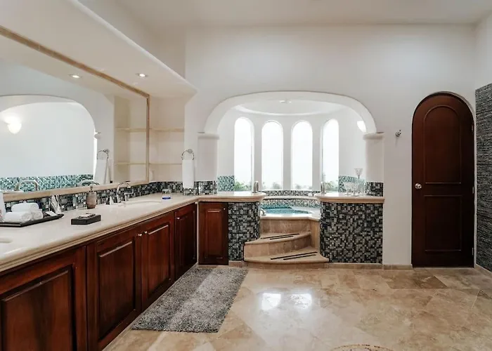 Hotel 6 Bedroom Luxury Mansion *