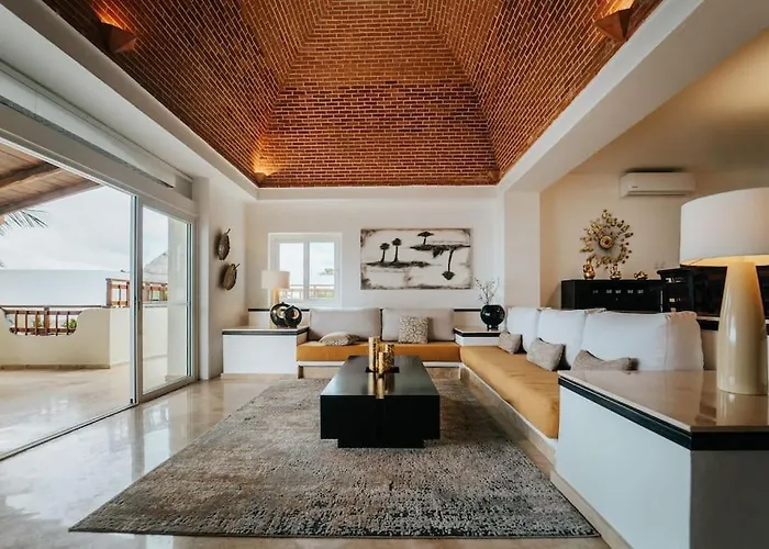 Hotel 6 Bedroom Luxury Mansion
