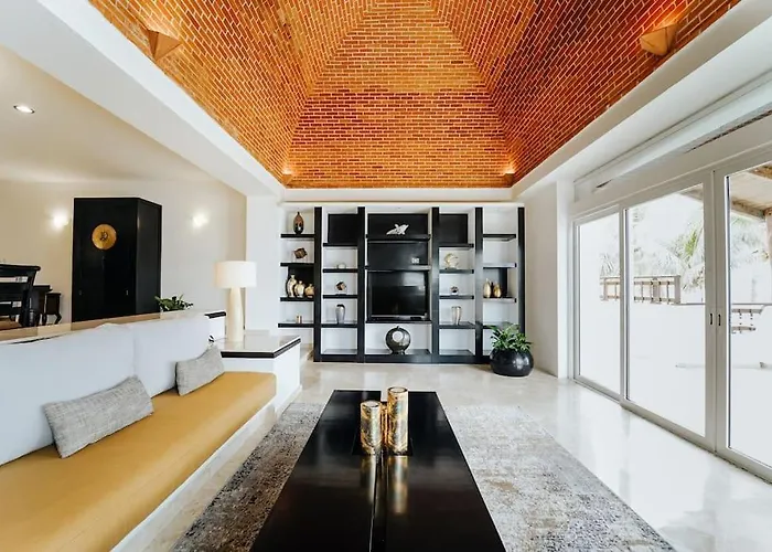 6 Bedroom Luxury Mansion *