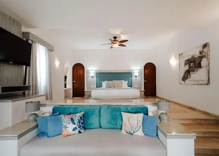 6 Bedroom Luxury Mansion
