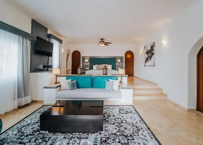 6 Bedroom Luxury Mansion Hotel *